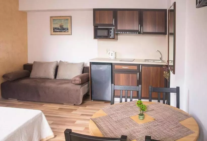 ペンション Chrystal Guest House