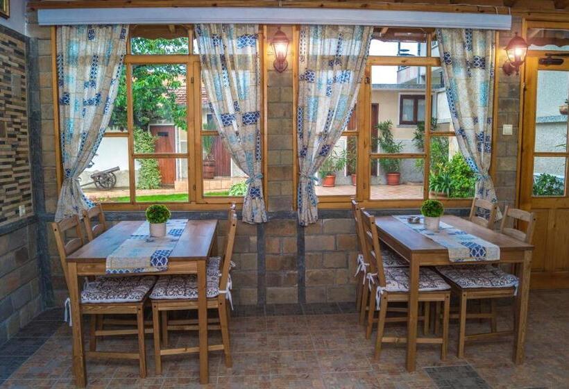 پانسیون Chrystal Guest House