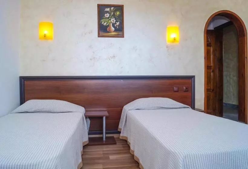 ペンション Chrystal Guest House