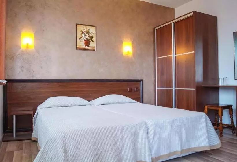 ペンション Chrystal Guest House