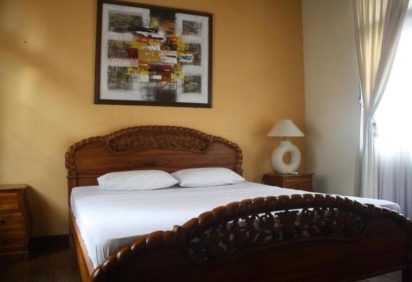 פנסיון De Puspa Residence Seminyak