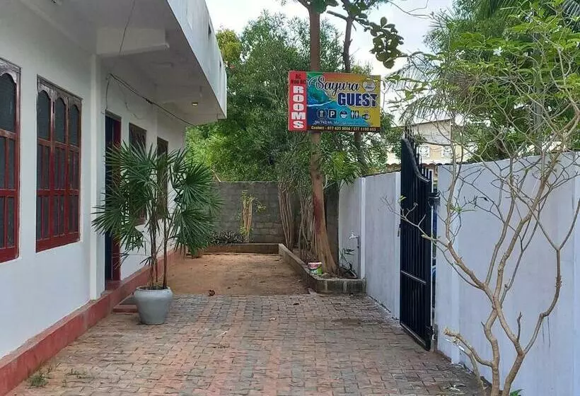 ペンション Sayura Guest House