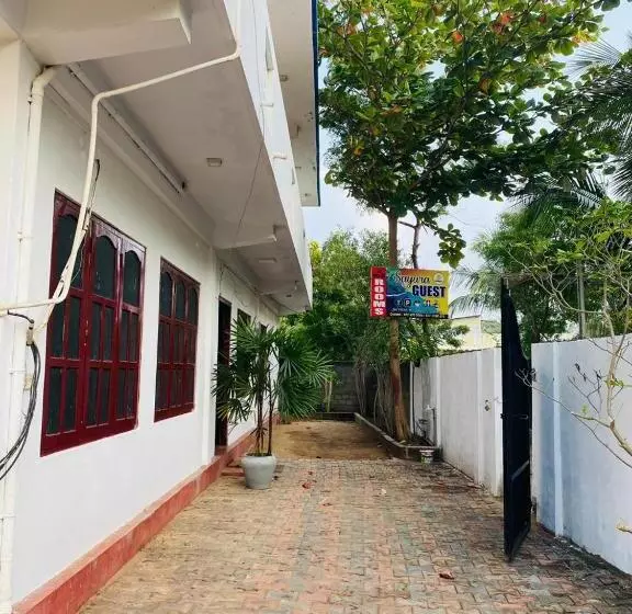 ペンション Sayura Guest House