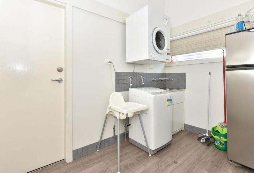 استراحتگاه Ironbark Hill Estate