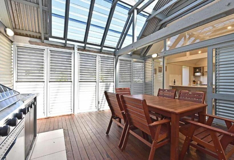 استراحتگاه Ironbark Hill Estate