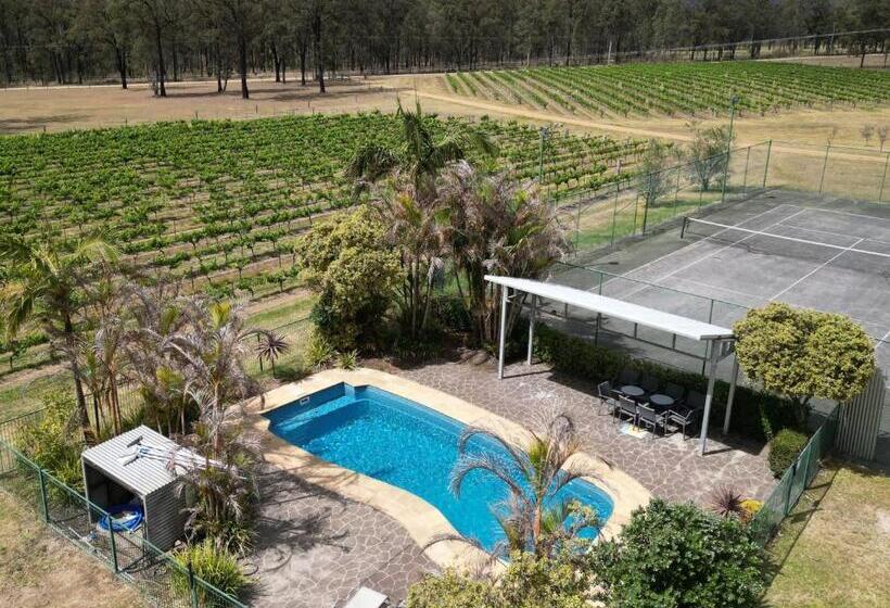 استراحتگاه Ironbark Hill Estate