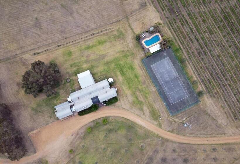 استراحتگاه Ironbark Hill Estate