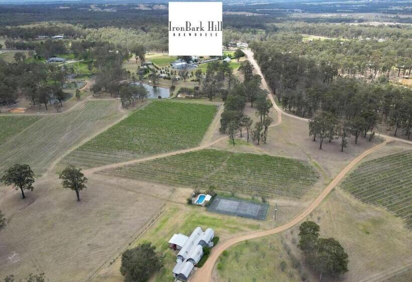 استراحتگاه Ironbark Hill Estate