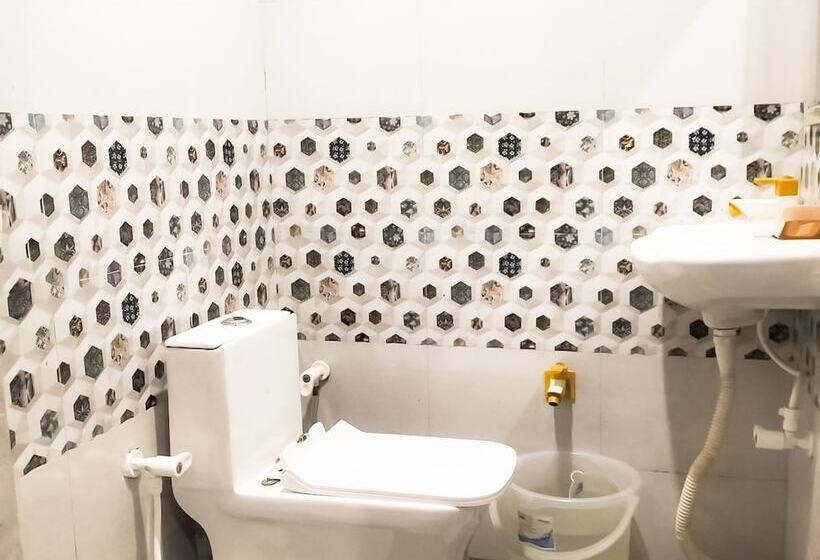 호텔 Roomshala 021 Joyous Inn