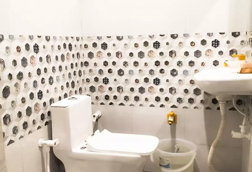 ホテル Roomshala 021  Joyous Inn