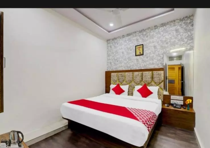 هتل Sarovar Inn