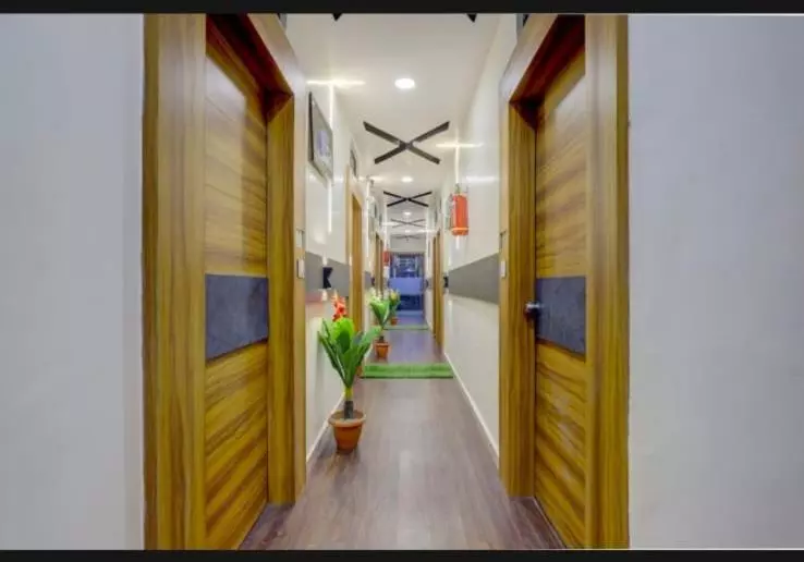 هتل Sarovar Inn