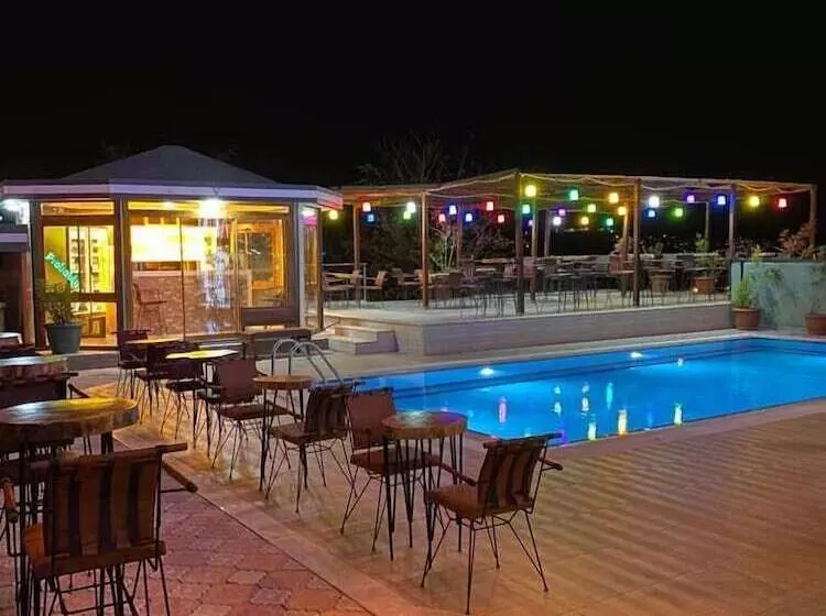 Hotelli The Second House