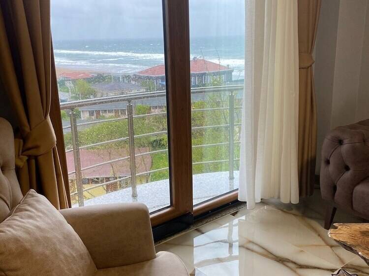 ホテル The Second House