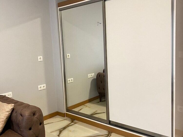 ホテル The Second House