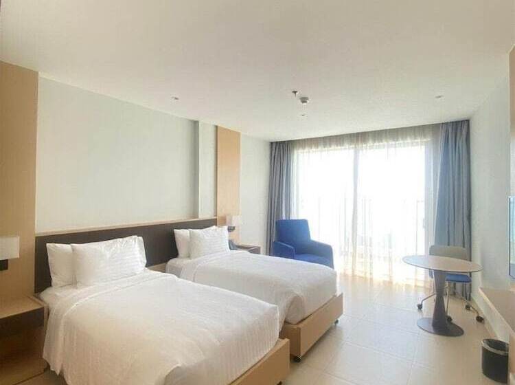 هتل The Sea View Cam Ranh Beach Resort