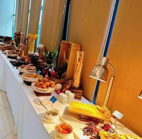 هتل The Sea View Cam Ranh Beach Resort