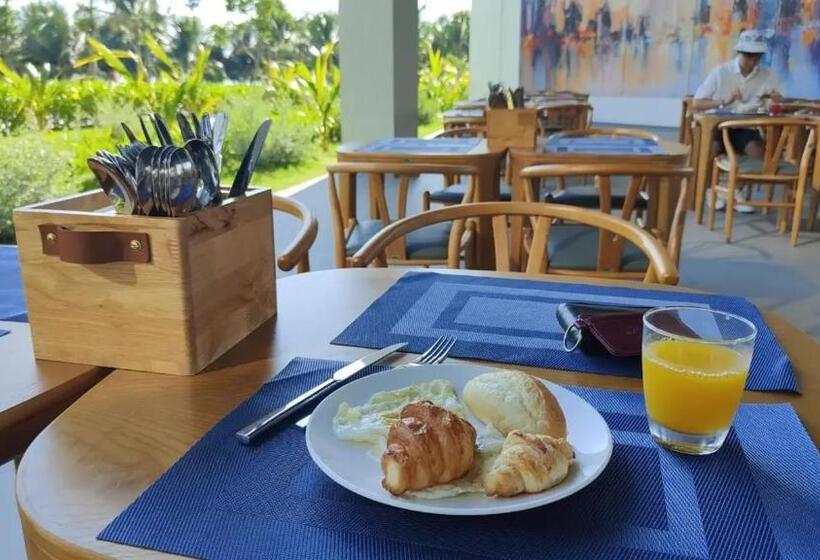 هتل The Sea View Cam Ranh Beach Resort