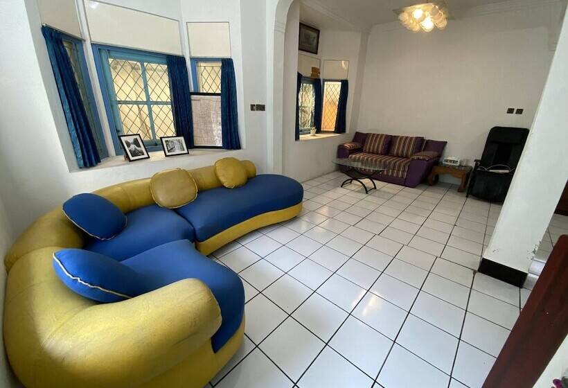 تختخواب و صبحانه Singgah Macanan