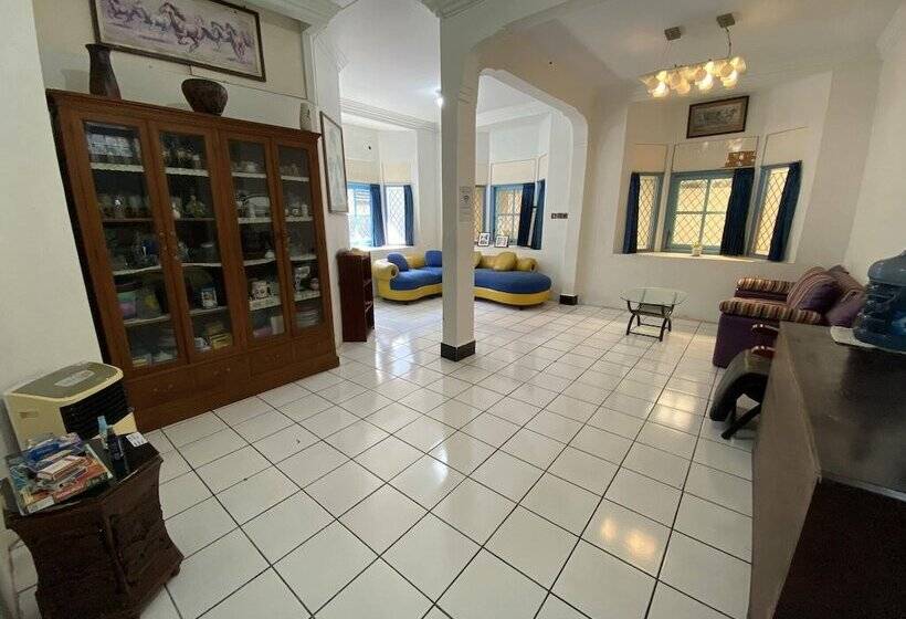 تختخواب و صبحانه Singgah Macanan