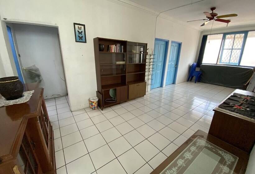 تختخواب و صبحانه Singgah Macanan