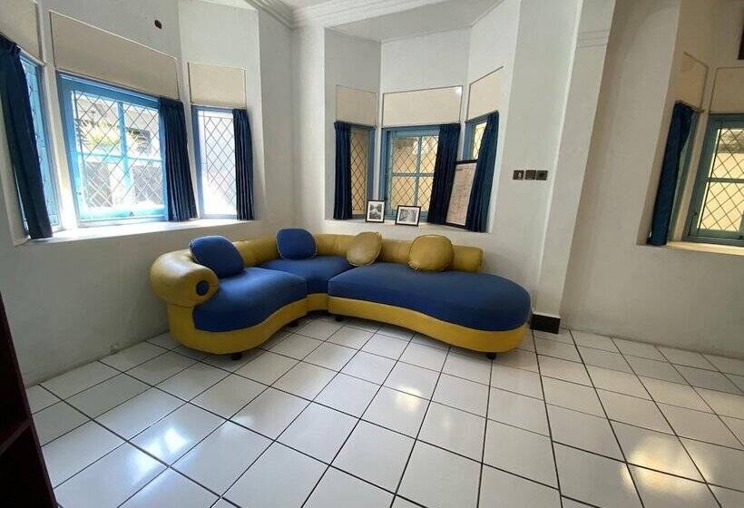 تختخواب و صبحانه Singgah Macanan