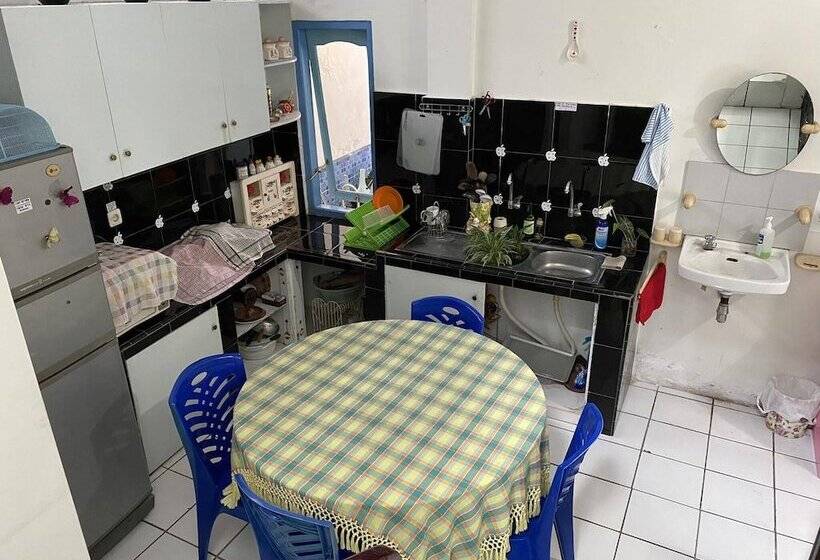 تختخواب و صبحانه Singgah Macanan