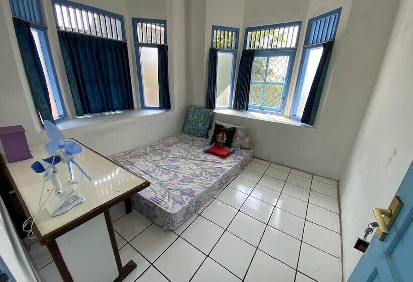 تختخواب و صبحانه Singgah Macanan