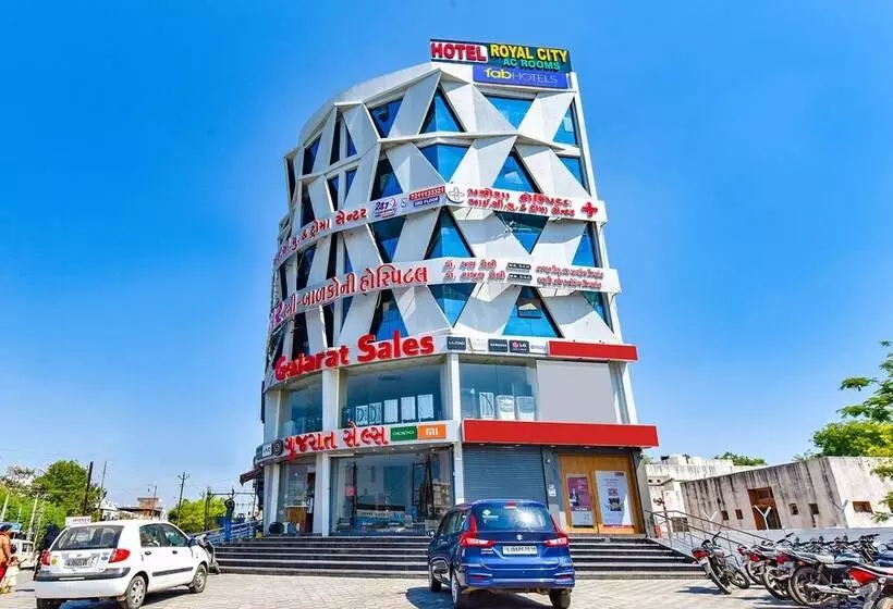 Fabhotel Royal City