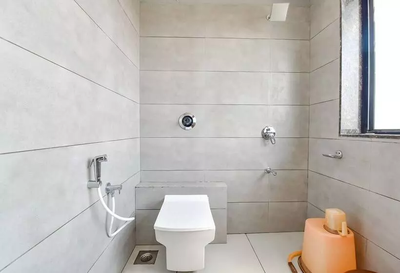Fabhotel Royal City