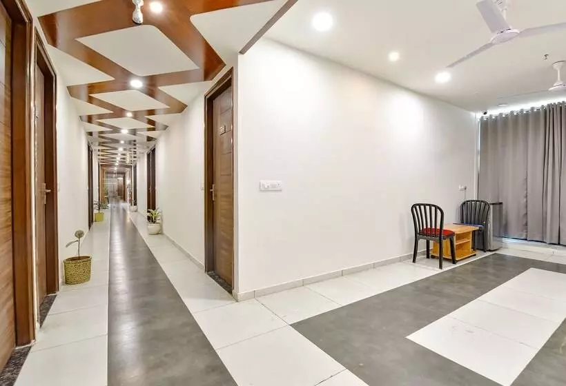Fabhotel Royal City