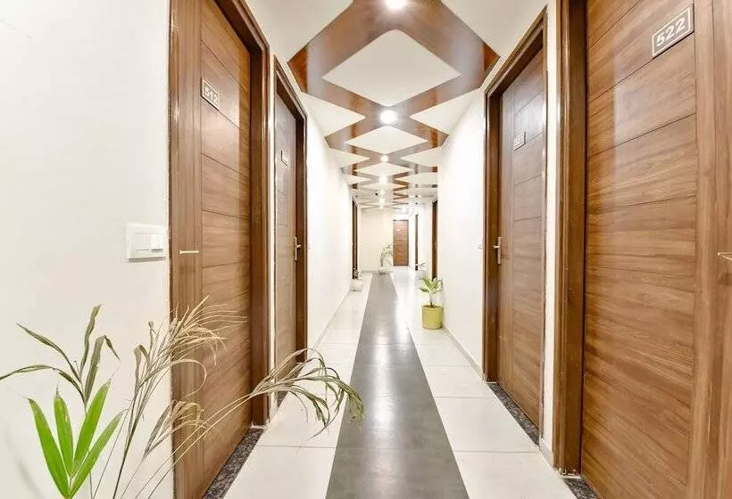 Fabhotel Royal City