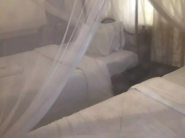 هتل Melvic Inn