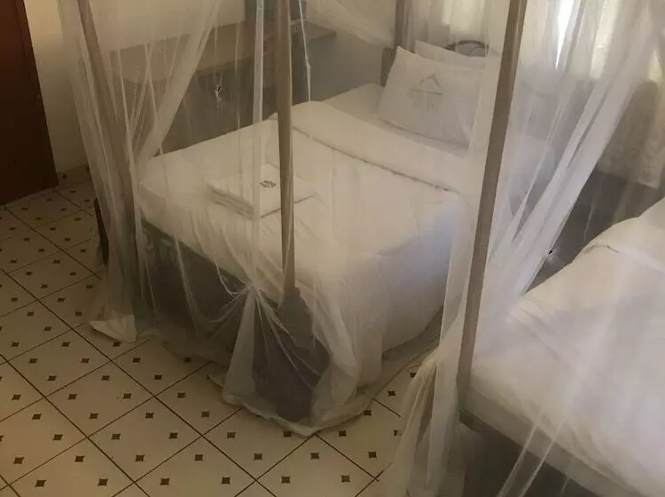 هتل Melvic Inn