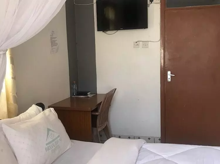 هتل Melvic Inn