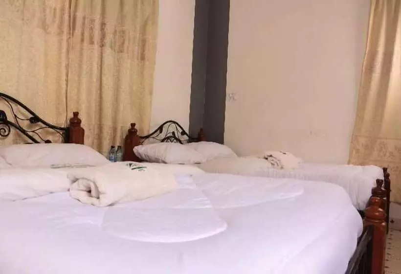 هتل Melvic Inn