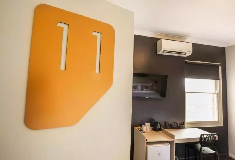 הוסטל Nightcap At The Charles