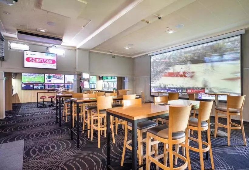 הוסטל Nightcap At The Charles