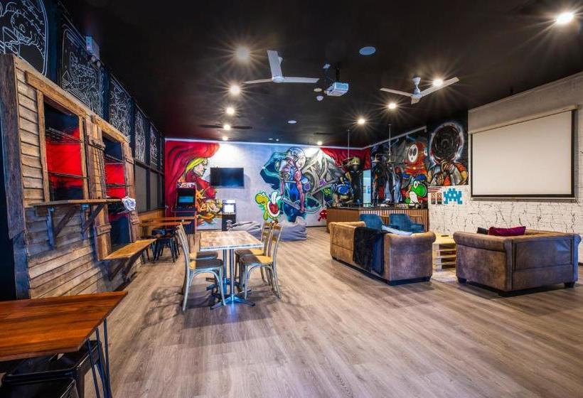 הוסטל Nightcap At The Charles