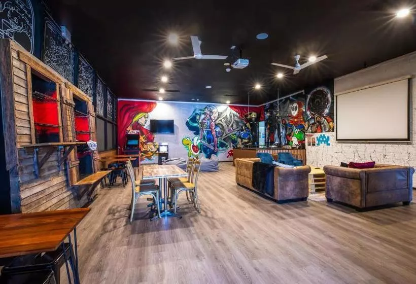 הוסטל Nightcap At The Charles