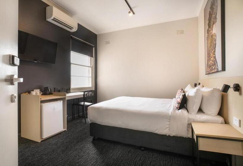 הוסטל Nightcap At The Charles