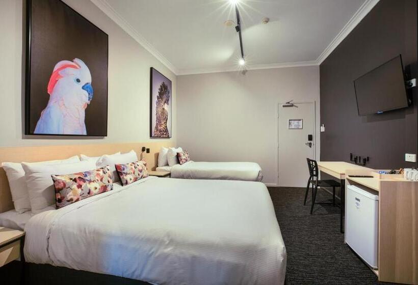 הוסטל Nightcap At The Charles