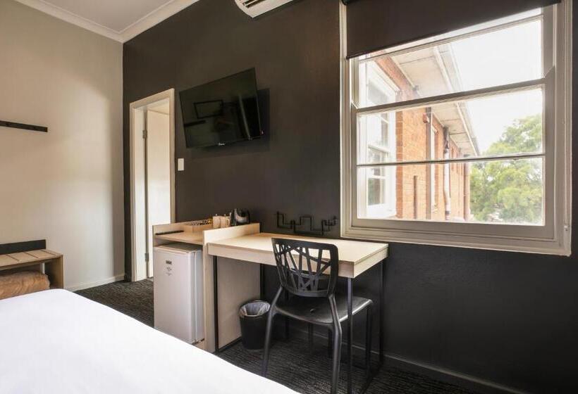 הוסטל Nightcap At The Charles