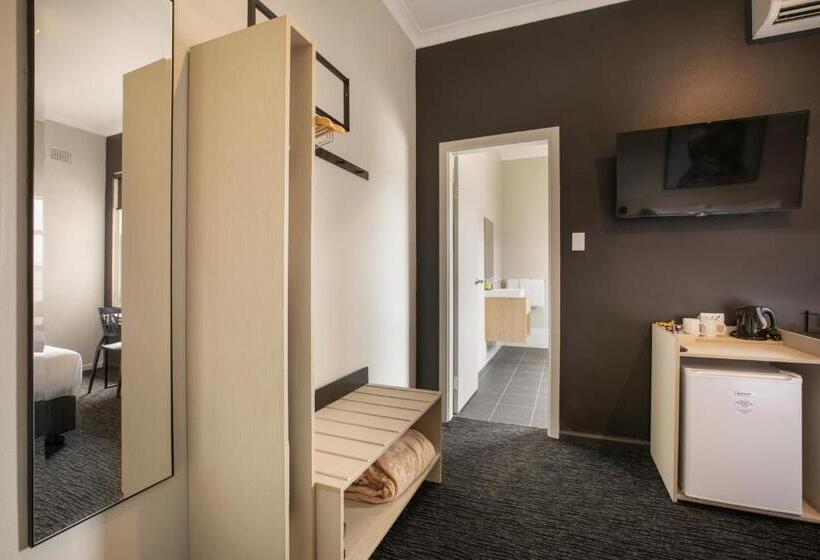 הוסטל Nightcap At The Charles