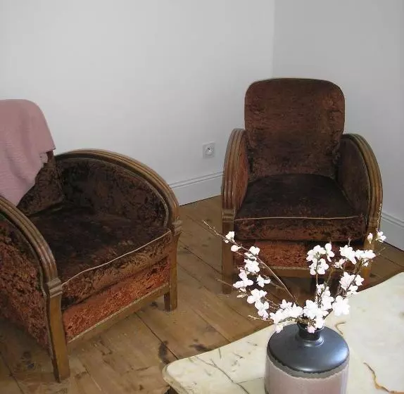 تختخواب و صبحانه La Saudade