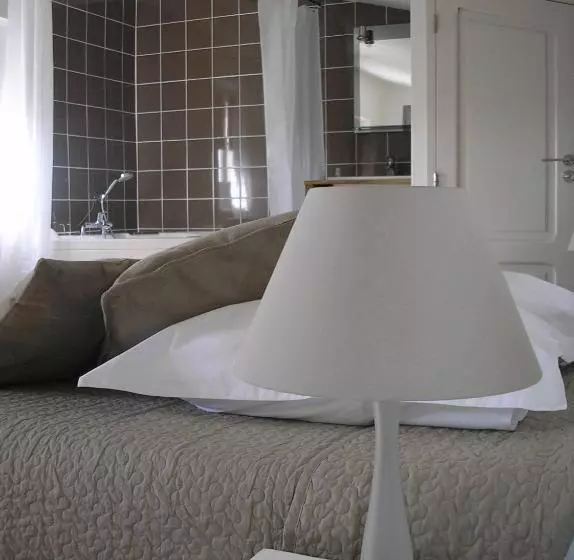 تختخواب و صبحانه La Saudade