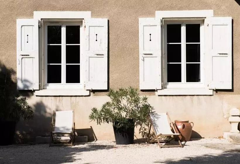 تختخواب و صبحانه La Saudade