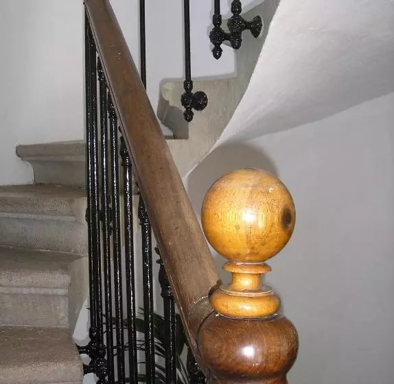 تختخواب و صبحانه La Saudade