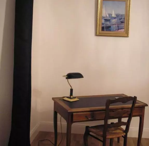 تختخواب و صبحانه La Saudade