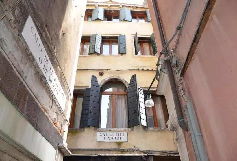 تختخواب و صبحانه Residenza La Campana